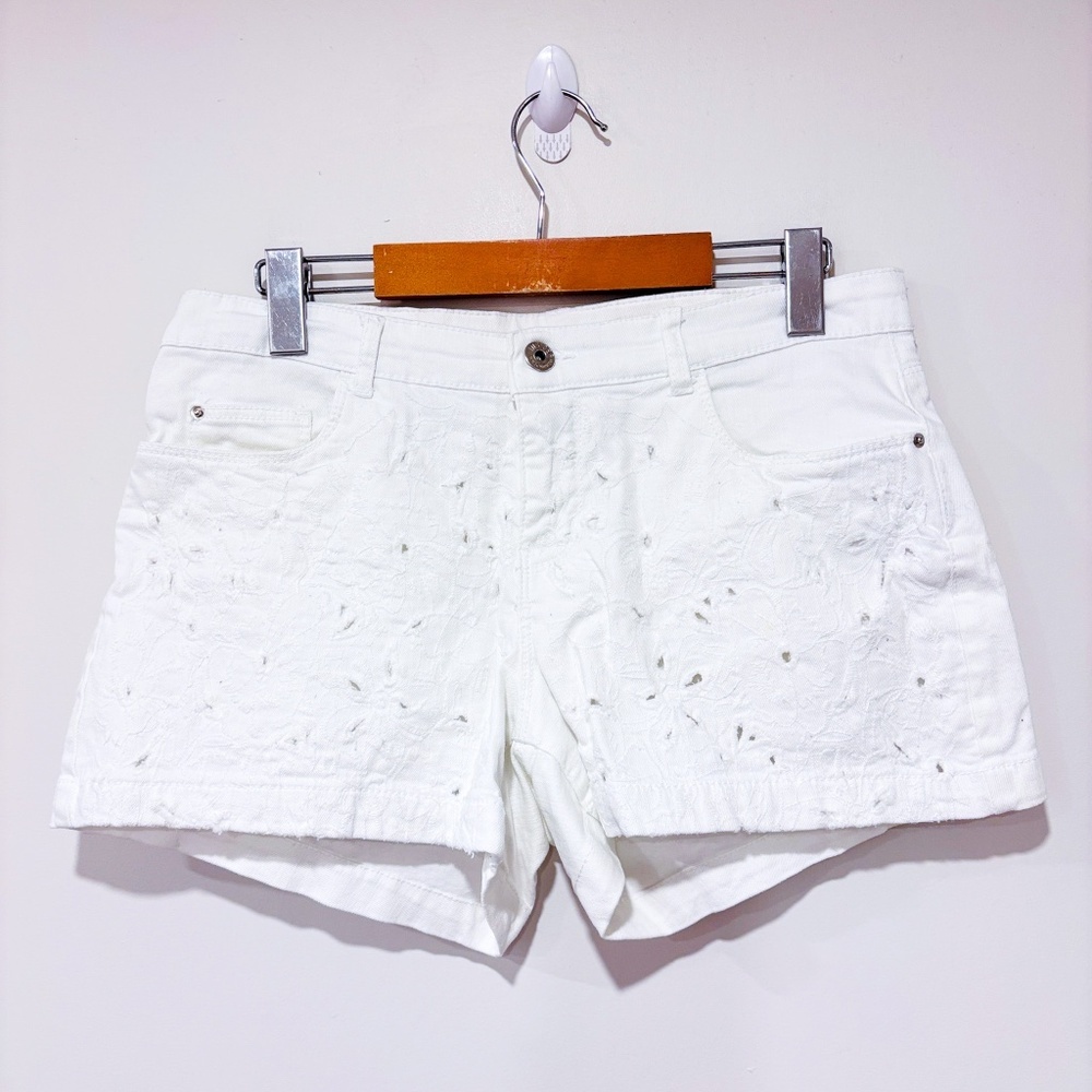 INSIDER White‎ jeans shorts with embroidered flowers